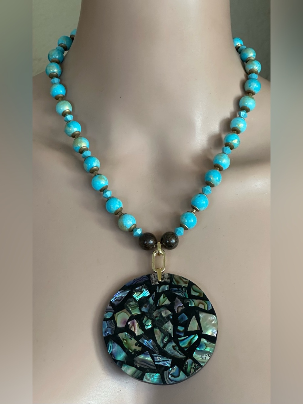 24 inch Blue Mashan bead Necklace NWOT